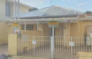 Imagem: A casa possui 3 Dormitórios, 2 Banheiros, 3 Vagas na garagem