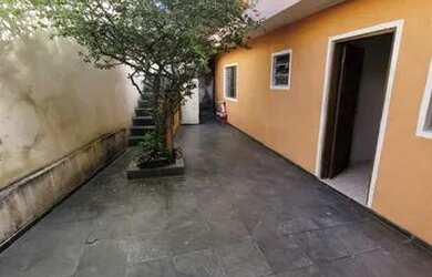 Imagem: A casa possui 2 Dormitórios, 1 Banheiro, 1 Vaga na garagem