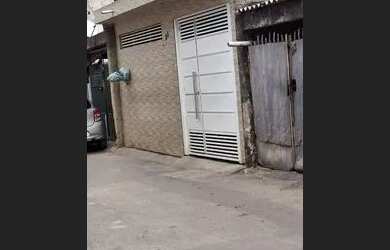 Imagem: A casa possui 2 Dormitórios, 2 Banheiros, 3 Vagas na garagem