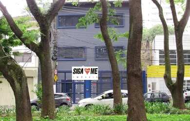 Imagem: O depósito possui 2 Vagas na garagem, 600m² de Área e está