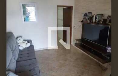 Imagem: A casa possui 3 Dormitórios, 2 Banheiros, 2 Vagas na garagem