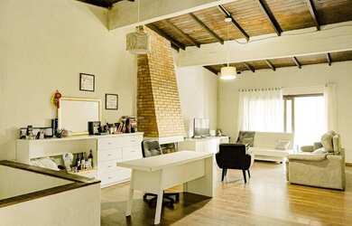 Imagem: A casa possui 4 Dormitórios, 3 Banheiros, 1 Vaga na garagem