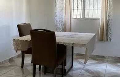 Imagem: A casa possui 3 Dormitórios, 2 Banheiros, 1 Vaga na garagem