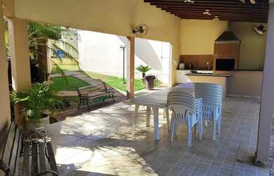 Imagem: A casa em condomínio possui 3 Dormitórios, 3 Banheiros, 2