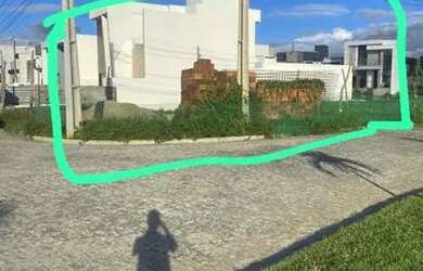 Imagem: O terreno à venda possui e está localizado em Serrotão