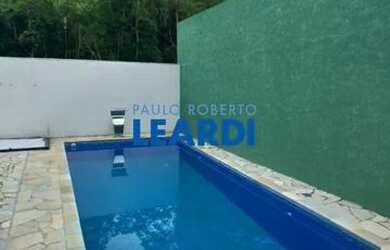 Imagem: A casa possui 2 Dormitórios, 2 Banheiros, 2 Vagas na garagem