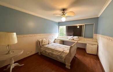 Imagem 16: Casa no jardim Europa. Churrasqueira, Varanda, Guarda roupaeLareira