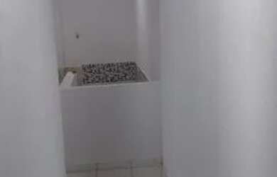 Imagem: A casa possui 1 Dormitório, 1 Banheiro, 1 Vaga na garagem