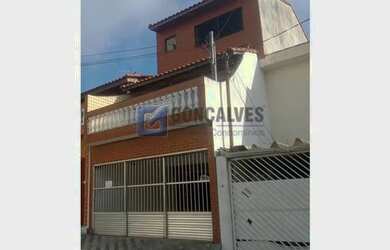 Imagem: A casa possui 2 Dormitórios, 2 Banheiros, 2 Vagas na garagem