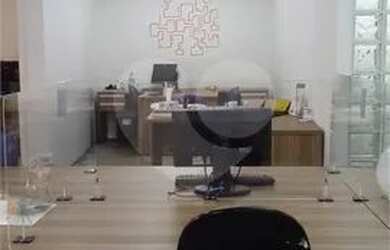 Imagem: O depósito possui 30m² de Área e está localizado em Centro