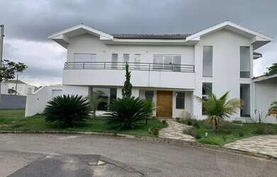 Imagem: A casa em condomínio possui 5 Dormitórios, 5 Banheiros, 4