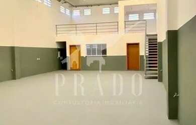 Imagem: O depósito possui 5 Vagas na garagem, 200m² de Área e está