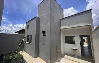 Imagem: A casa possui 2 Dormitórios, 2 Banheiros e está localizado