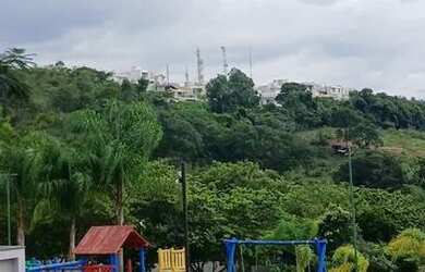 Imagem 2: Terreno com padrão de luz e água - prontinho pra construir no Sta Mônica 1