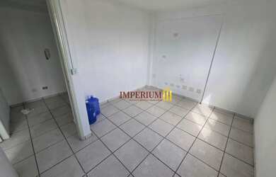 Imagem: O depósito possui 1 Vaga na garagem, 33m² de Área e está