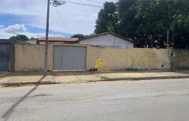 Imagem: A casa à venda possui 3 Dormitórios, 1 Banheiro, 3 Vagas na