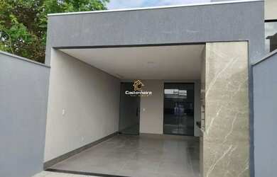 Imagem: A casa possui 2 Dormitórios, 2 Banheiros, 2 Vagas na garagem