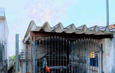 Imagem: A casa possui 2 Dormitórios, 3 Banheiros, 1 Vaga na garagem