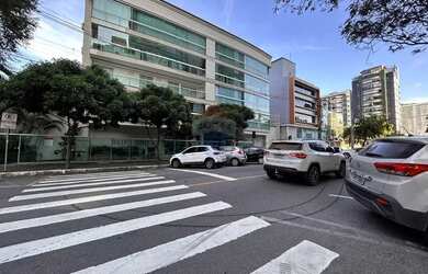 Imagem: O apartamento possui 3 Dormitórios, 3 Banheiros, 2 Vagas na