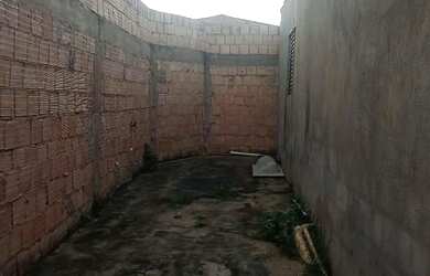 Imagem: A casa possui 1 Dormitório, 1 Banheiro, 2 Vagas na garagem