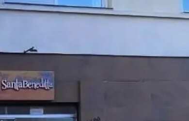 Imagem: A casa possui 3 Dormitórios, 1 Banheiro, 2 Vagas na garagem