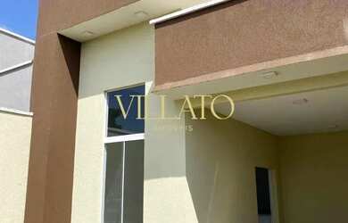 Imagem: A casa possui 3 Dormitórios, 2 Banheiros, 2 Vagas na garagem