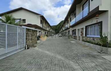 Imagem: A casa possui 3 Dormitórios, 5 Banheiros, 1 Vaga na garagem