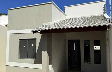 Imagem: A casa possui 2 Dormitórios, 1 Banheiro, 1 Vaga na garagem