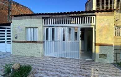 Imagem: A casa à venda possui 4 Dormitórios, 3 Banheiros, 2 Vagas