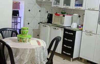 Imagem: A casa possui 2 Dormitórios, 1 Banheiro, 1 Vaga na garagem