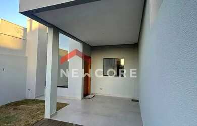 Imagem: A casa possui 3 Dormitórios, 2 Banheiros, 1 Vaga na garagem