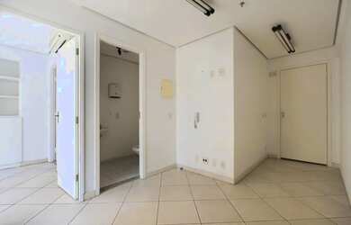 Imagem: O depósito possui 1 Vaga na garagem e 34m² de Área e está