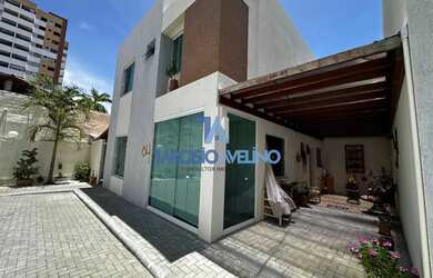 Imagem: A casa em condomínio possui 3 Dormitórios, 4 Banheiros, 2