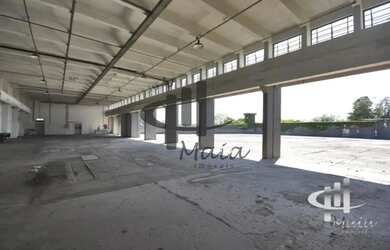 Imagem: O depósito possui 5 Vagas na garagem, 3.700m² de Área e