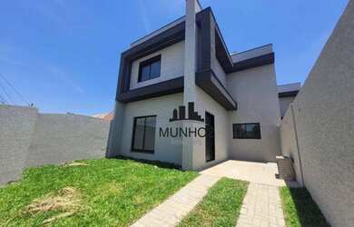 Imagem: A casa possui 3 Dormitórios, 2 Banheiros, 3 Vagas na garagem