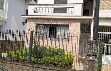 Imagem: A casa possui 3 Dormitórios, 5 Banheiros, 4 Vagas na garagem