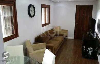 Imagem: A casa possui 3 Dormitórios, 1 Banheiro, 3 Vagas na garagem