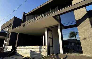 Imagem: A casa em condomínio possui 3 Dormitórios, 4 Banheiros, 2