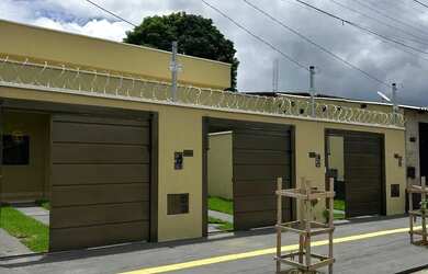 Imagem: A casa possui 2 Dormitórios, 1 Banheiro, 2 Vagas na garagem