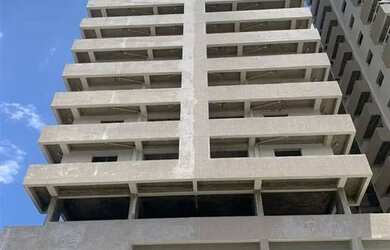 Imagem: O apartamento possui 3 Dormitórios, 1 Banheiro, 2 Vagas na