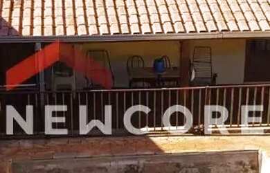 Imagem: A casa possui 2 Dormitórios, 3 Banheiros, 2 Vagas na garagem