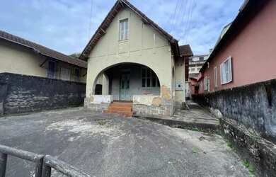 Imagem: A casa possui 2 Dormitórios, 1 Banheiro, 1 Vaga na garagem