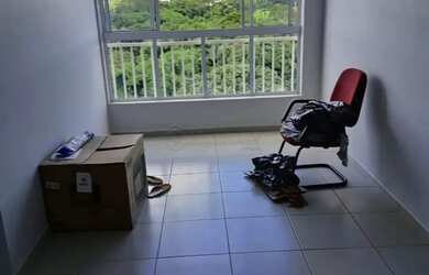 Imagem: O apartamento possui 2 Dormitórios, 1 Banheiro, 1 Vaga na garagem