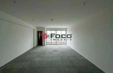 Imagem: O depósito possui 2 Vagas na garagem, 52m² de Área e está