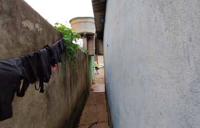 Imagem: A casa possui 2 Dormitórios, 1 Banheiro, 1 Vaga na garagem