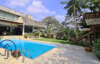 Imagem: A casa possui 5 Dormitórios, 5 Banheiros, 5 Vagas na garagem