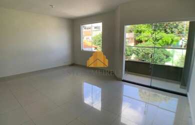 Imagem: A casa possui 3 Dormitórios, 1 Banheiro, 2 Vagas na garagem