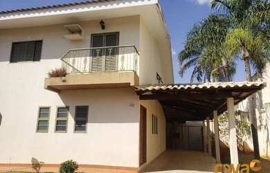 Imagem: A casa em condomínio possui 3 Dormitórios, 3 Banheiros, 2