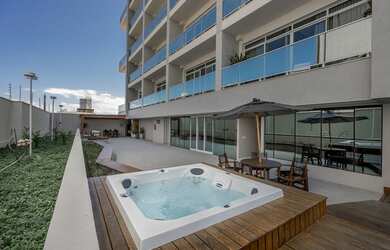 Imagem: O apartamento possui 1 Dormitório, 1 Banheiro, 1 Vaga na garagem