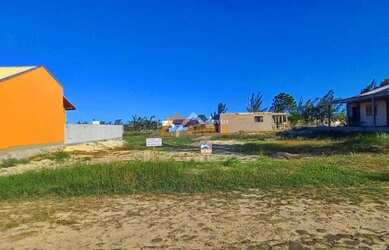 Imagem: O terreno possui 300m² de Área e está localizado em Balneário